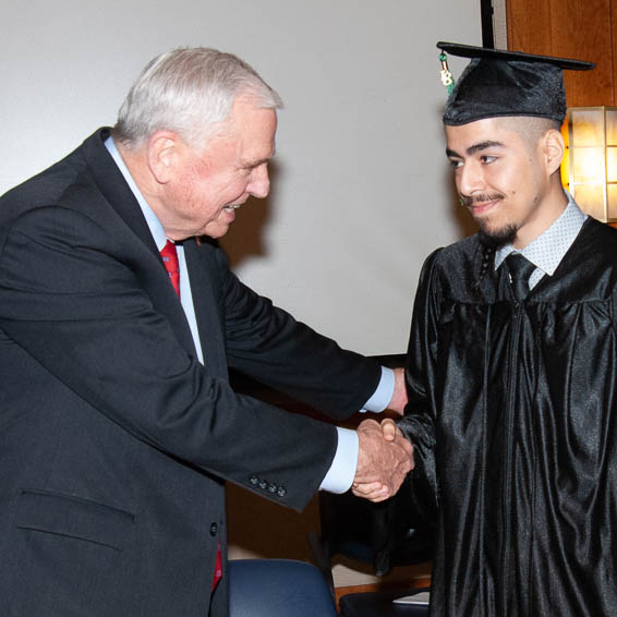 Graduate adjusting tassle