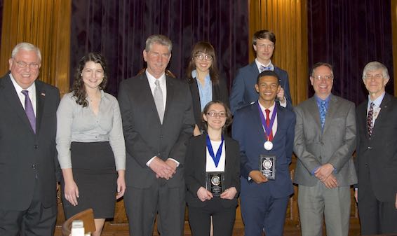 Bella Vista High School (Team 1) posing with judges