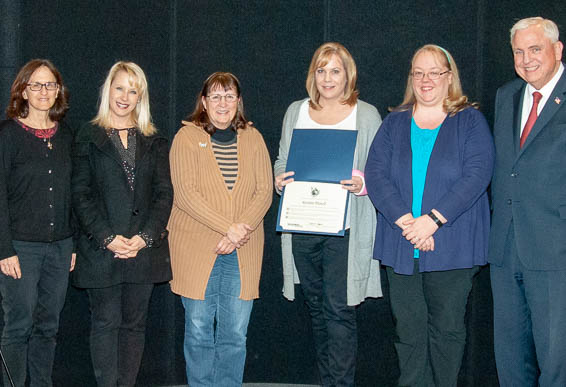 Kerstin Morell posing with dignitaries