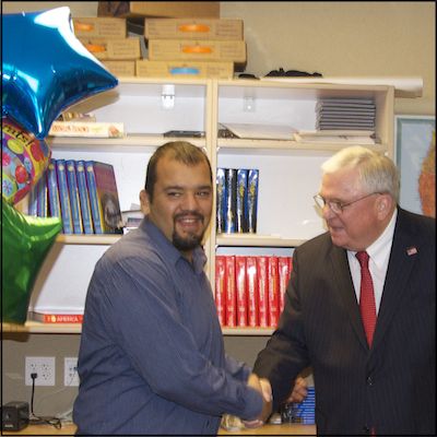 David Gordon shakes hands with René Delgado