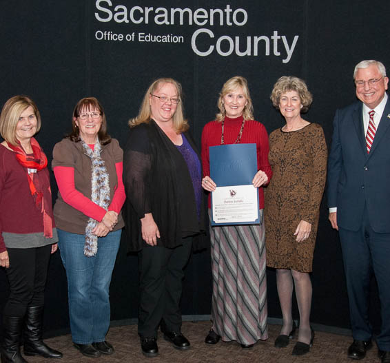 Darlene Furtado posing with dignitaries