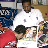 Shareef Abdur-Rahim reading to a third grade student